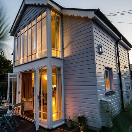 Y Stabl Villa Нюкий Екстериор снимка